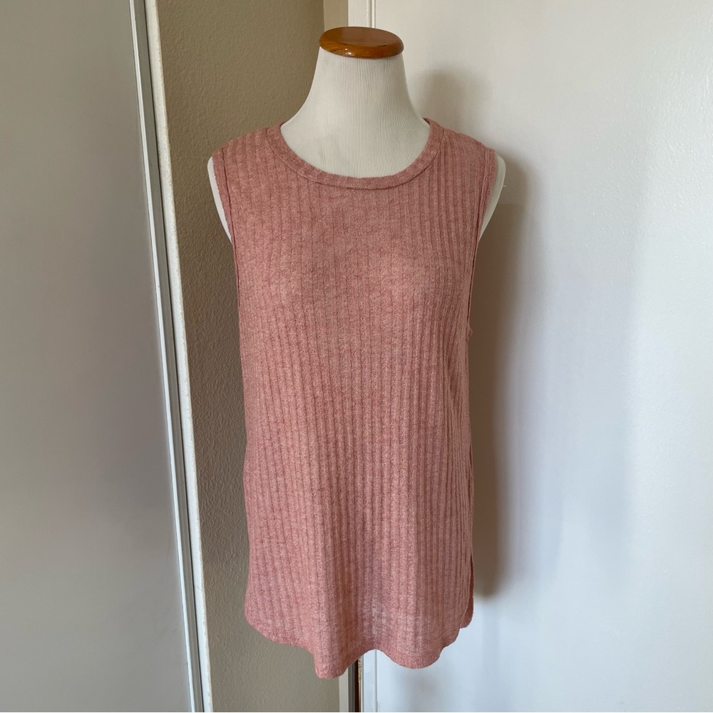 5 FOR $25 SALE 💗 Sleeveless Pink Ribbed Top